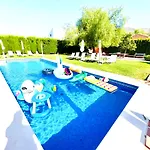 Sol Y Luna Villa *
